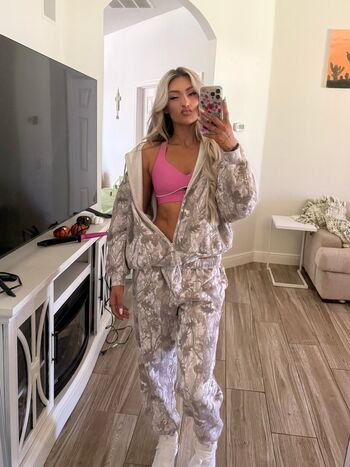 Izzi Dame