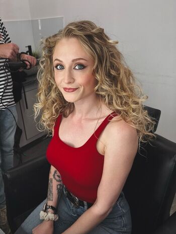 Janet Devlin