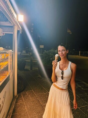 Jessica Lowndes