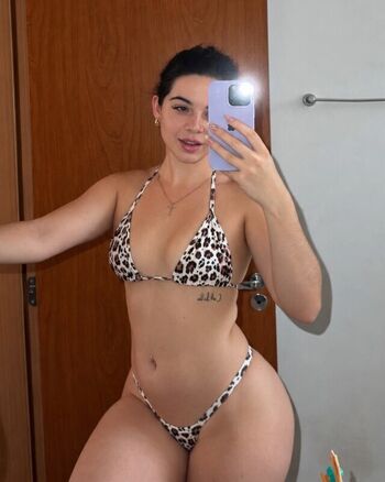 Julia Linhares