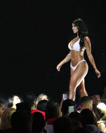 Jully Oliveira