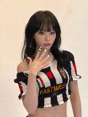 Kim Chaewon