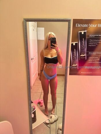 Lexii_Violett