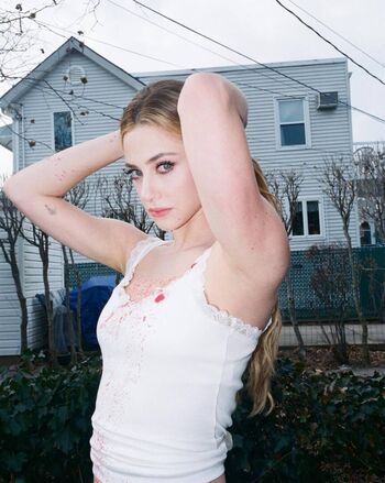 Lili Reinhart