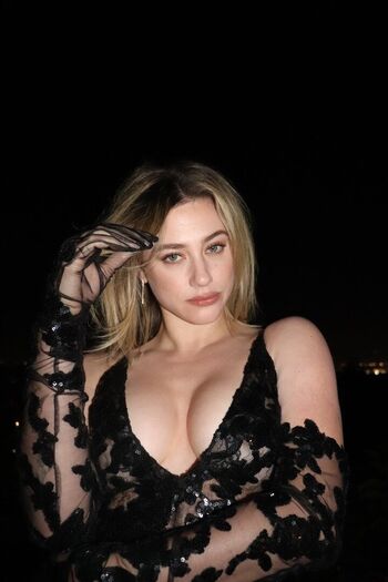 Lili Reinhart