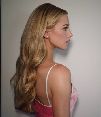 Lili Reinhart