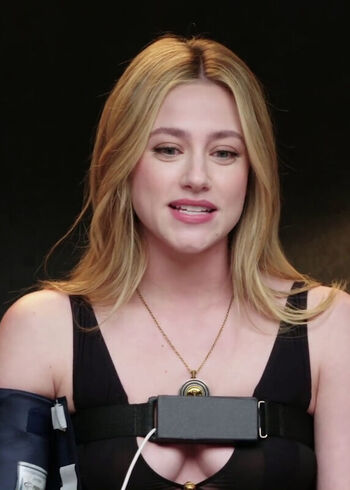 Lili Reinhart