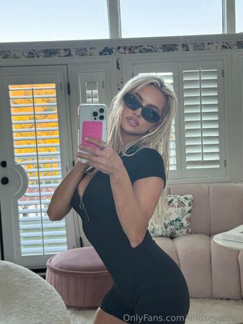 Lindsey Pelas