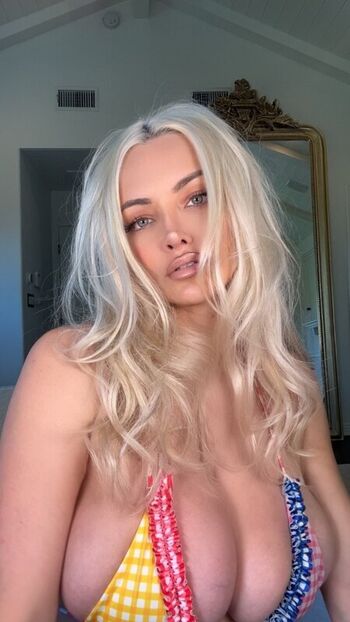 Lindsey Pelas