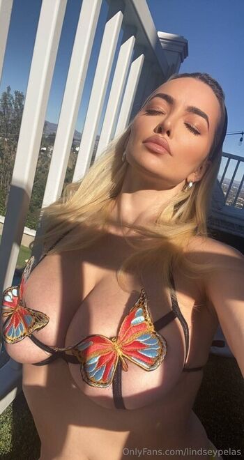 Lindsey Pelas