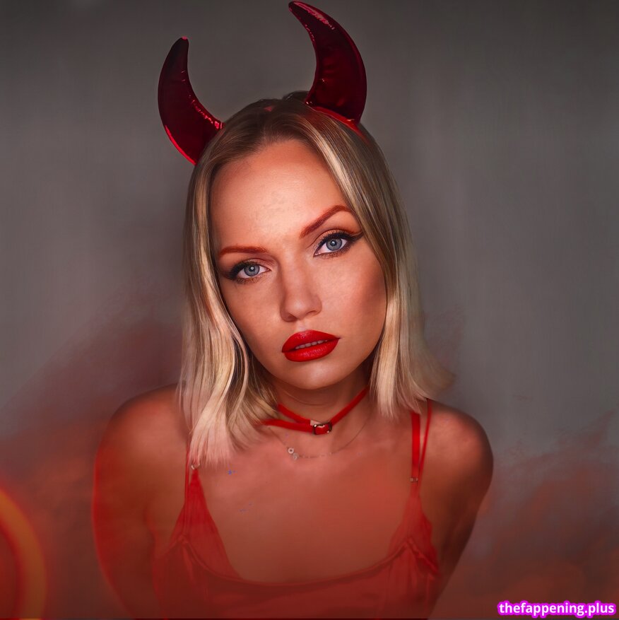 llina_llunalu / yummymoon Çıplak OnlyFans Fotoğrafı #1