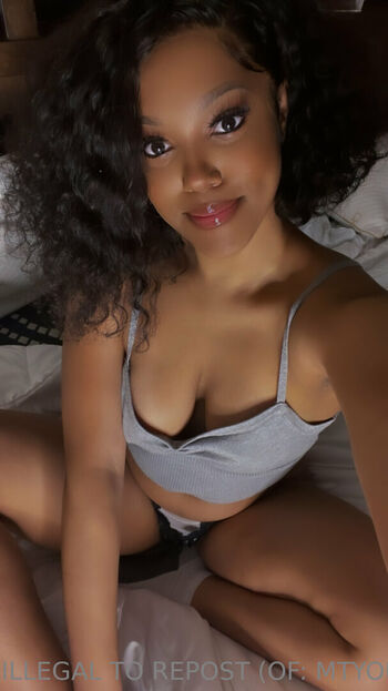 Lola Teases