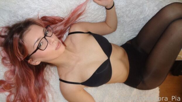 Lora Pia