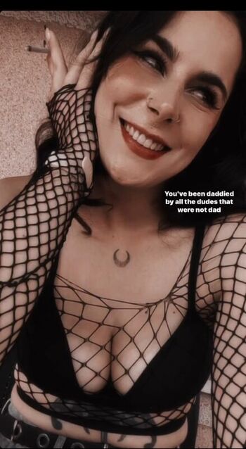 MiaVonFox