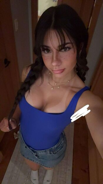 Mikayla Campinos