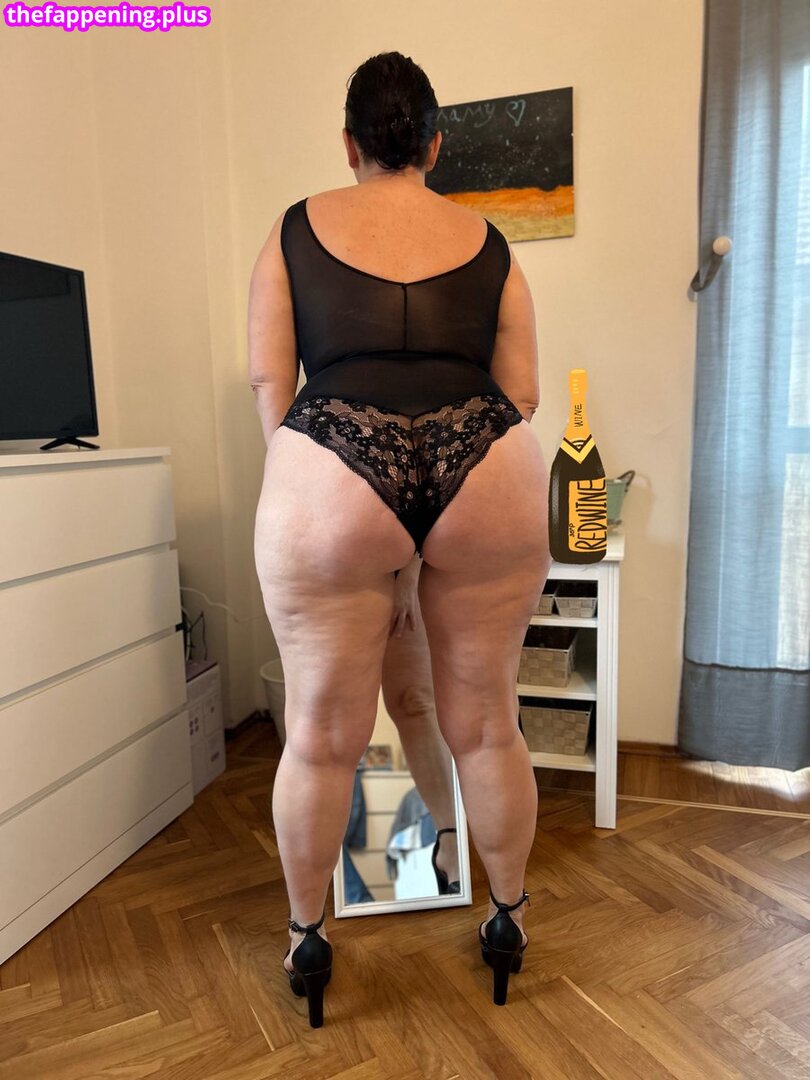 Miniquehottie