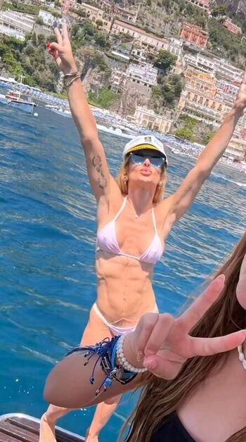 Mirella Santos