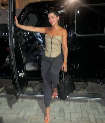 Nadine.w.Elias