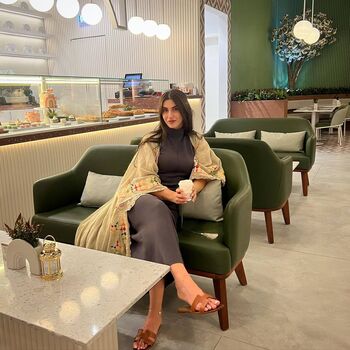 Nadine.w.Elias