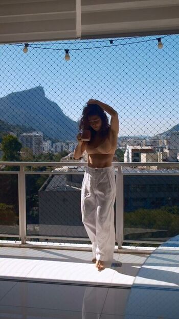 Nanda Costa