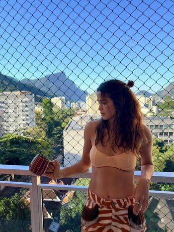 Nanda Costa