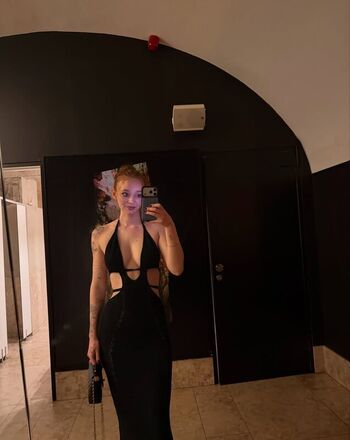 Naomi Rosenblum