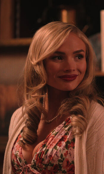 Natalie Alyn Lind
