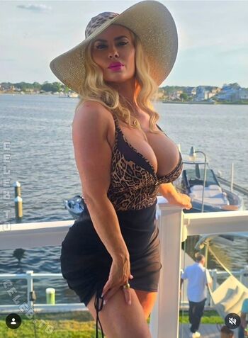 Nicole 