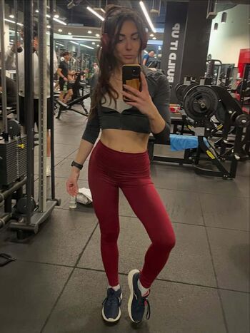 ninamissfit.model