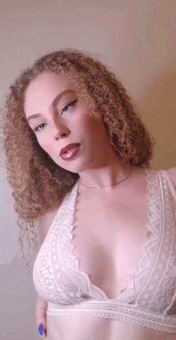 Plus De Cette Rousse