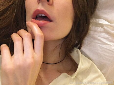 pretty-evelyn