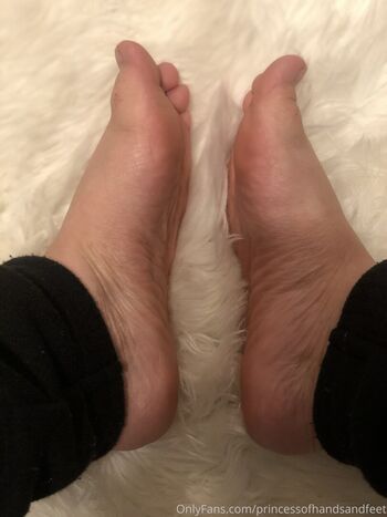 princessofhandsandfeet
