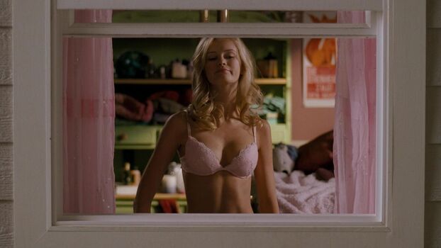 Sara Paxton