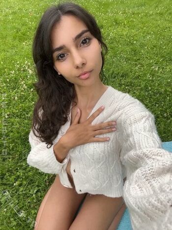Sara Wolf