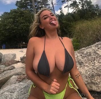 Savanna Rey