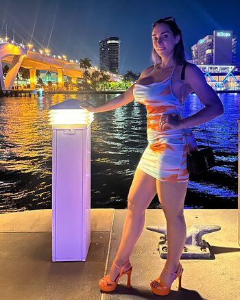 thealessia_model11b