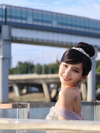 tiny.pretty.j