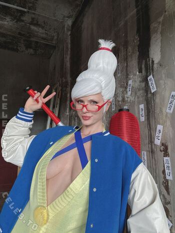 TniweCosplay