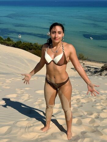 Violeta Dee