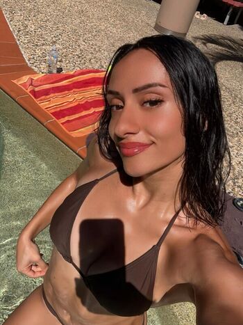 Violeta Dee