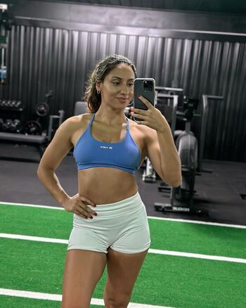Violeta Dee