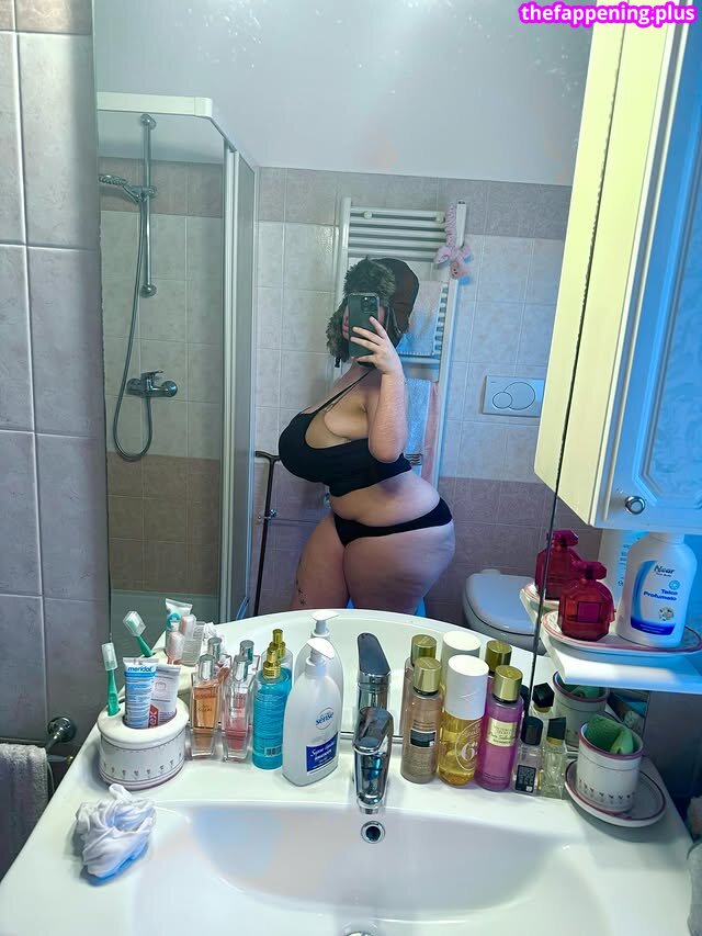 Mxmmytina / Vvalentinabonetalli Photo OnlyFans Nu #191