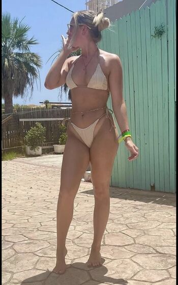 Women In Bikinis