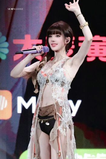 Zhao Lusi 赵露思